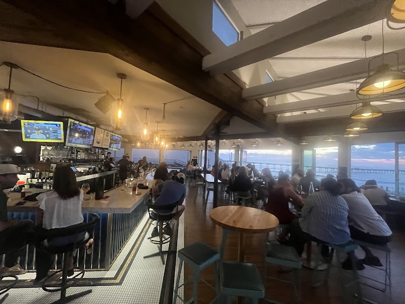 Wonderland Ocean Pub β photo 4